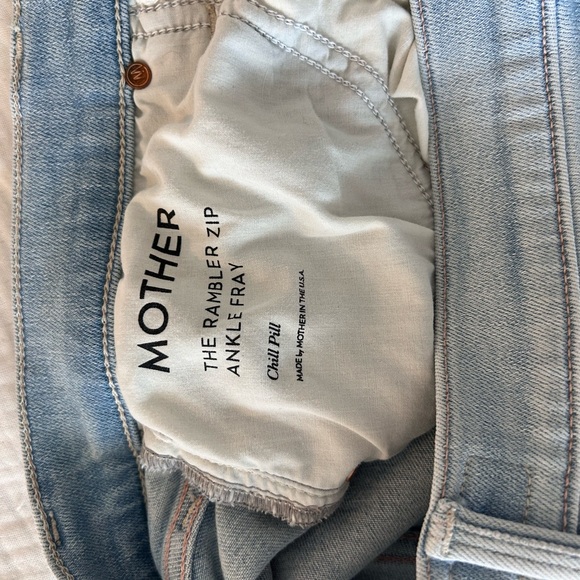 MOTHER the Rambler Zip Ankle Fray in color Chill Pill - Picture 7 of 8